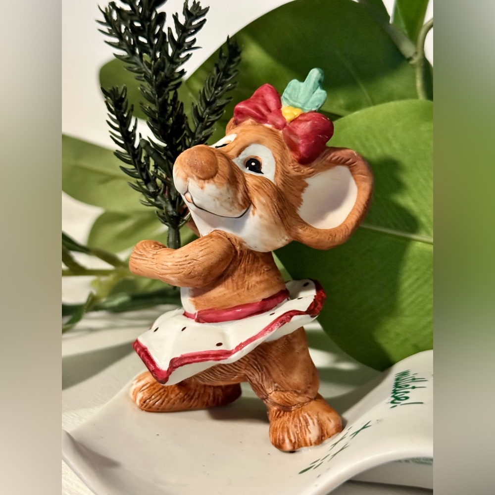 Vintage Enesco Meet Me Under The Mistletoe Porcelian Holiday Mouse Figurine